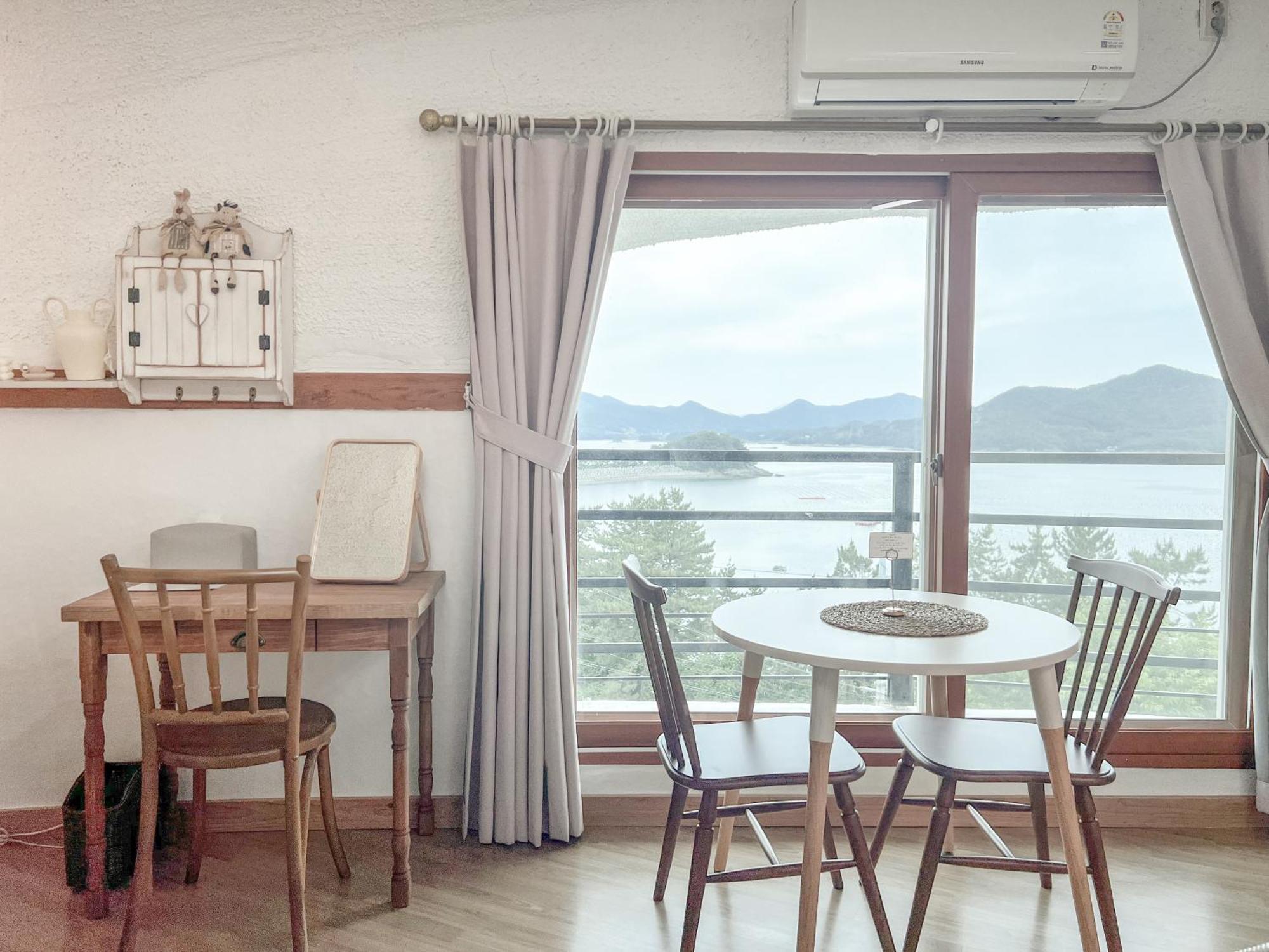 Country House Exclamation Mark & Comma Namhae Exterior photo